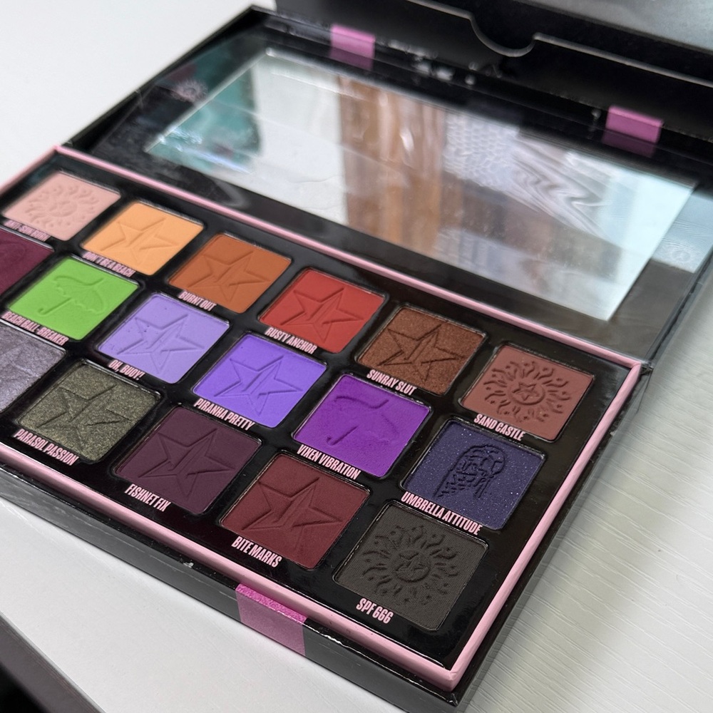 Jeffree Star Gothic Beach Palette - Black and Pink - Picture 4 of 4